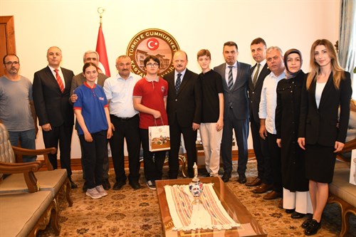 LGS Türkiye Birincileri Öğrencilerimiz Valimizi Ziyaret Etti